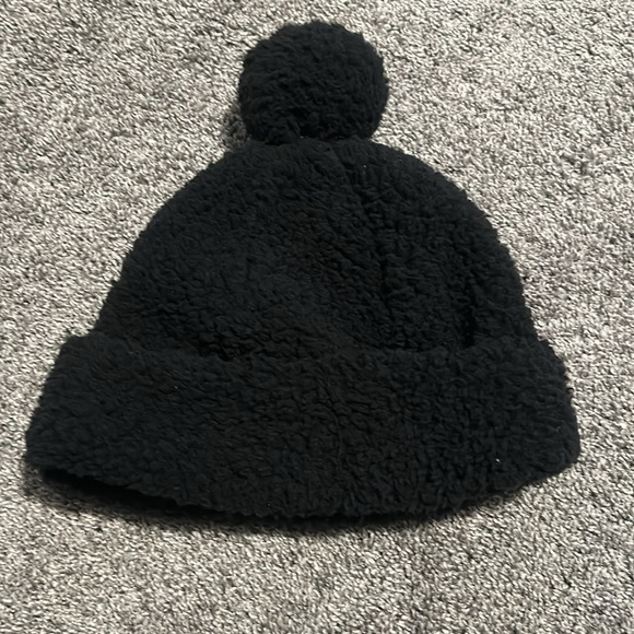 Yellowstone by Bumblebee Jill Martin Beanie with Pom Pom - Picture 2 of 4